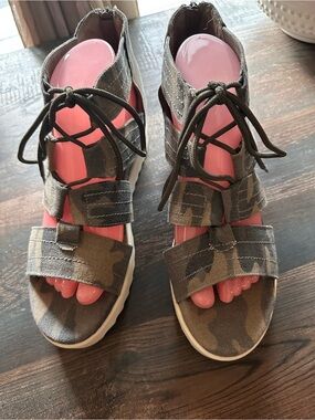 Very G Camo Lace-Up Sport Sandals - Olive